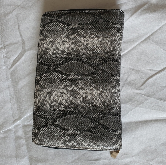 1 DAY SALE 🎉 | LARGE WALLET | Python Skin Clutch - Picture 3 of 16